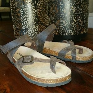 Outwoods Sandals, Size 8. Only worn once!
